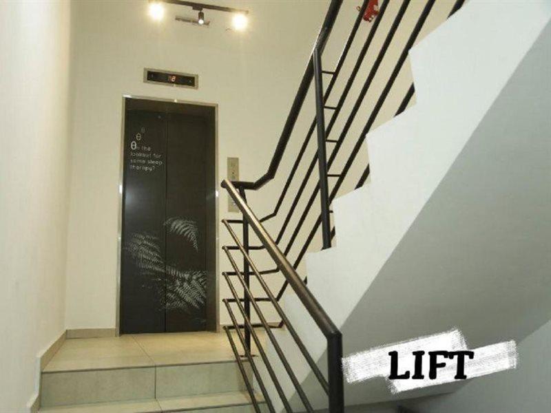 Z Hotel Ara Damansara, Lrt, Mall, Airport Петалинг-Джая Экстерьер фото